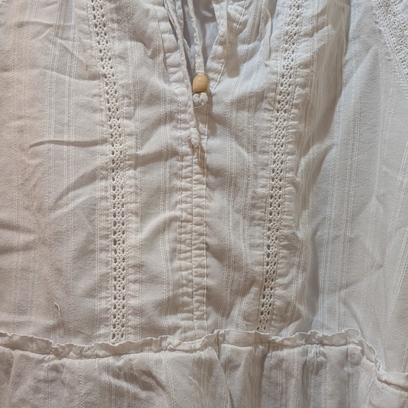 Wonderly Crisp White Tiered Blouse - Picture 2 of 5